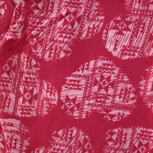 LulaRoe TC Tall & Curvy Red Aztec Hearts - Picture 2 of 3